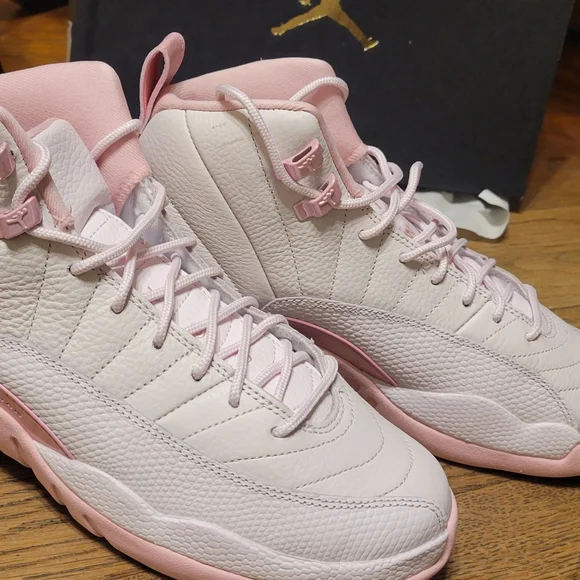 Jordan Kids Sneakers in White and Light Pink - Picture 12 of 13